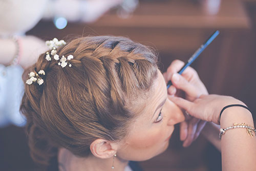 What should a bridal makeup look like?